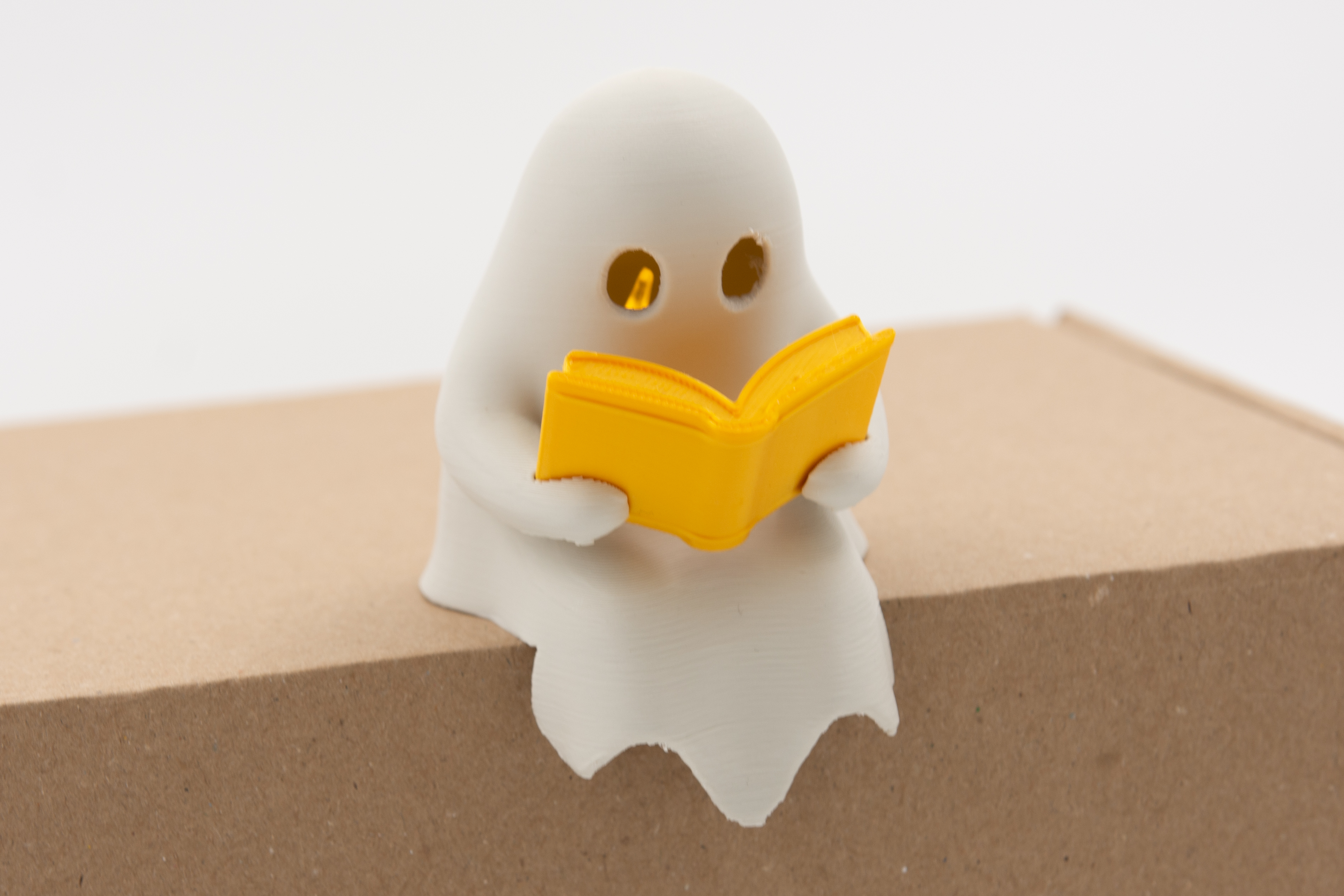 Figurina fantoma citind